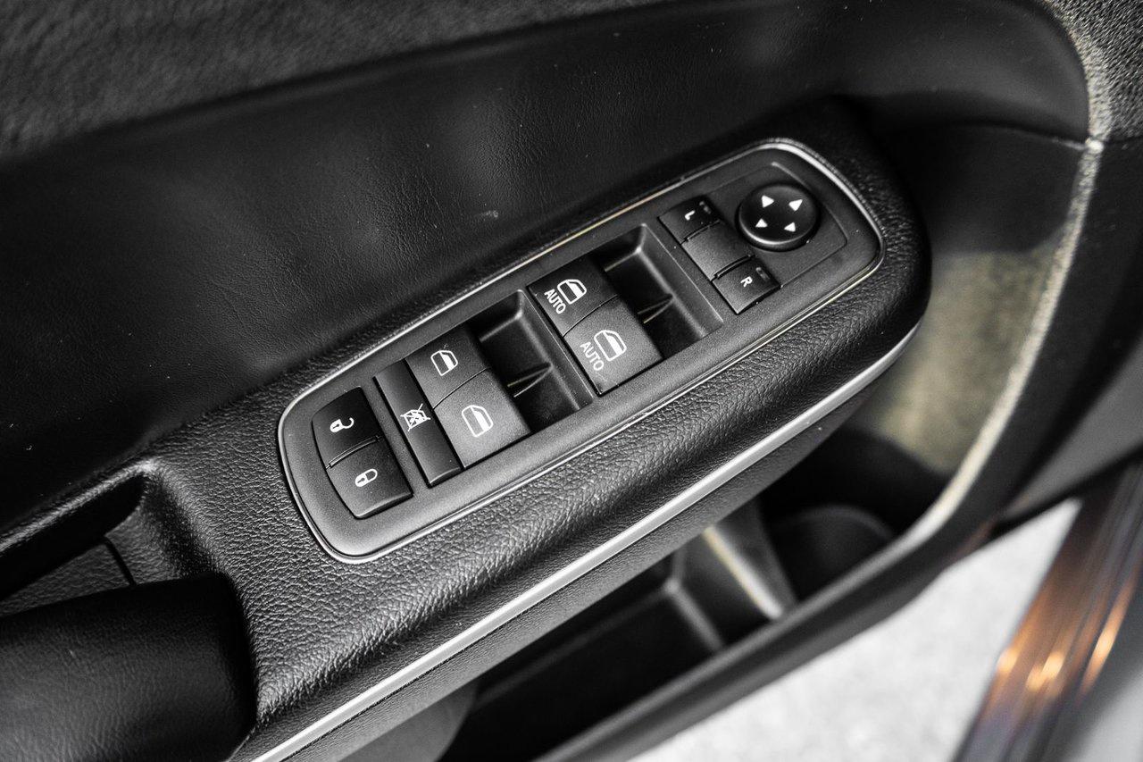 2022 Chrysler 300 300 TOURING L Photo