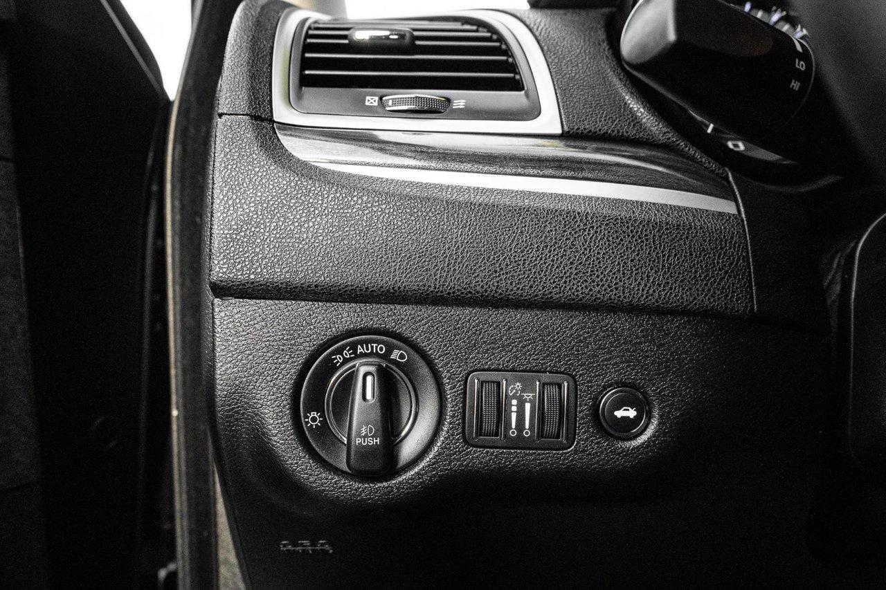 2022 Chrysler 300 300 TOURING L Photo