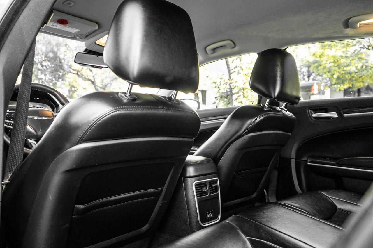 2022 Chrysler 300 300 TOURING L Photo