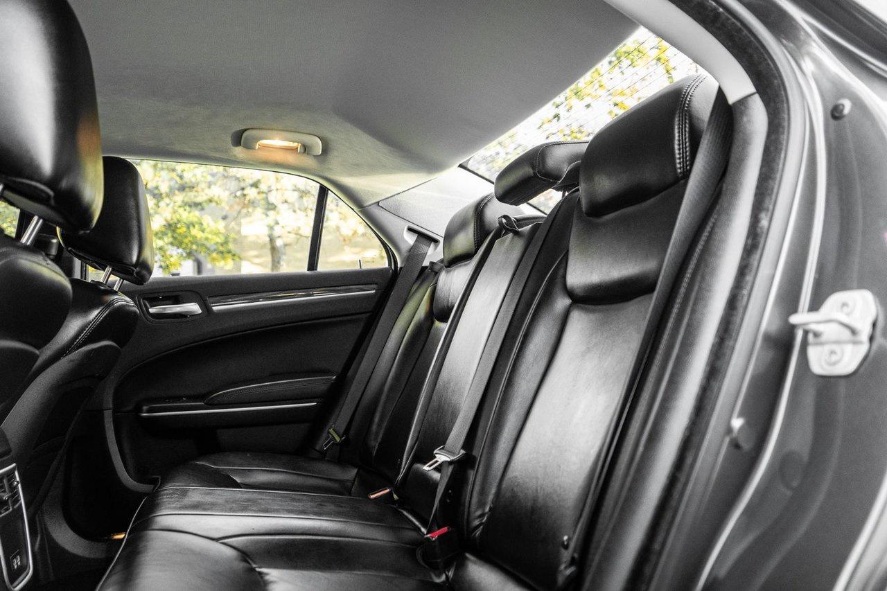 2022 Chrysler 300 300 TOURING L Photo