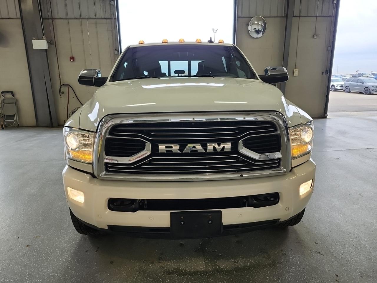 2018 RAM 3500 Limited Photo4