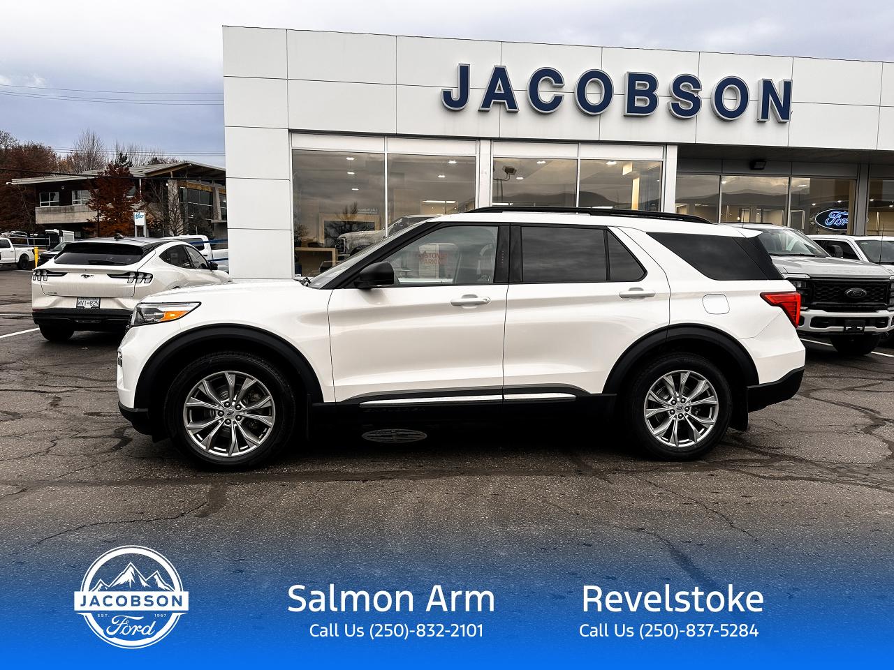 2021 Ford Explorer XLT Photo1