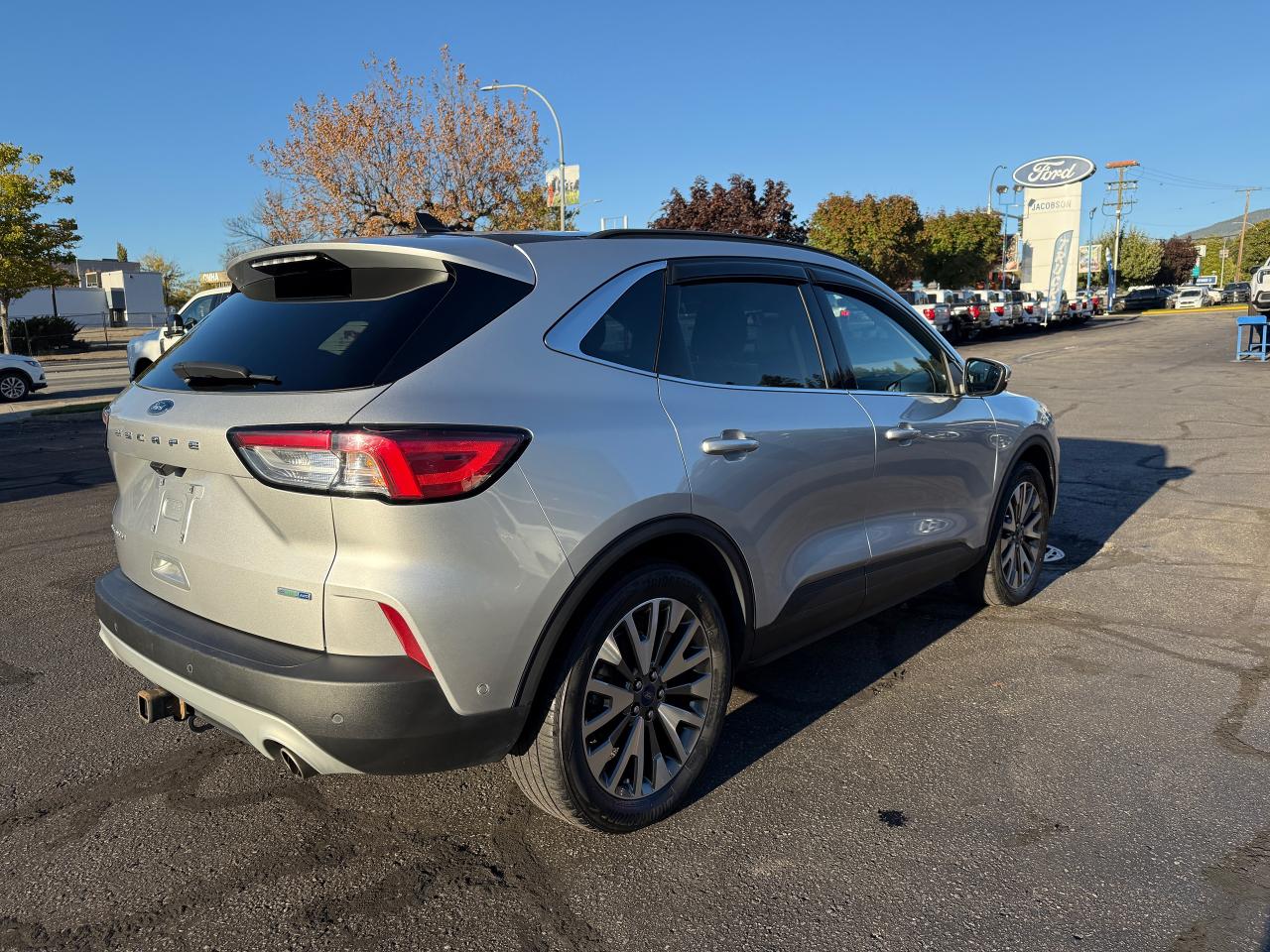 2020 Ford Escape Titanium Photo4