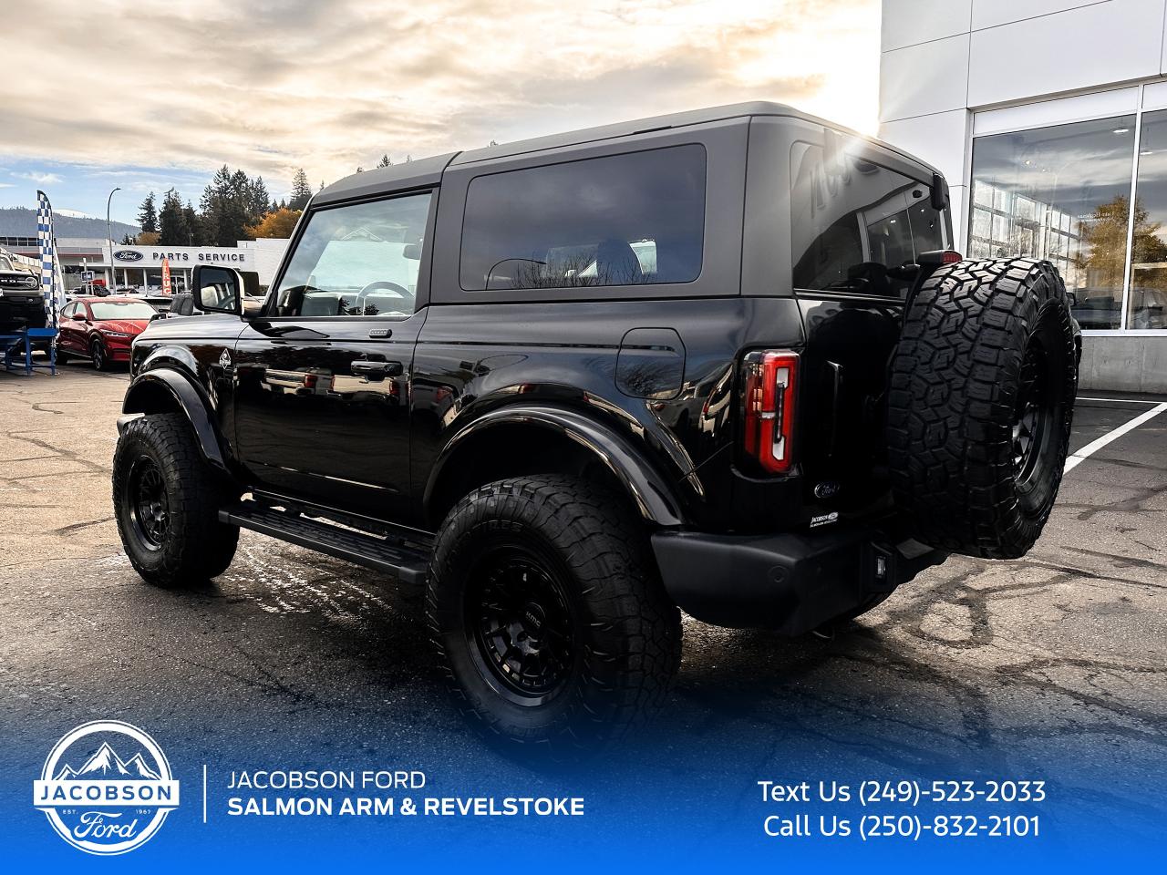 2023 Ford Bronco Base Photo3