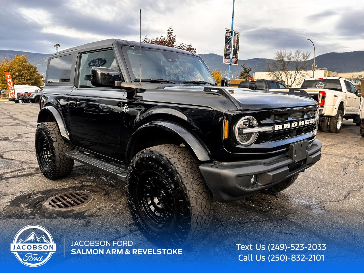 2023 Ford Bronco Base Photo1