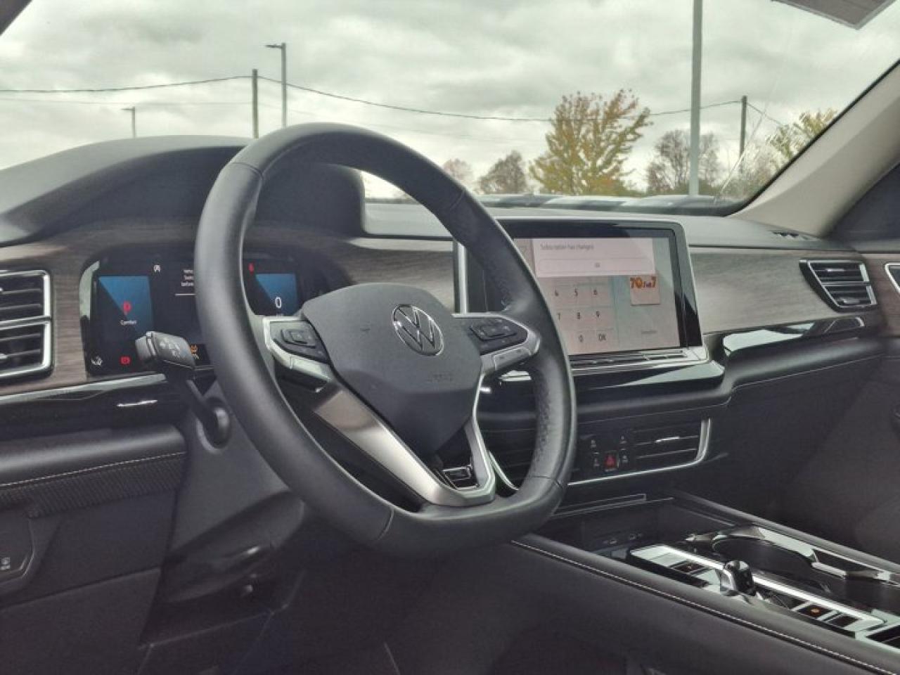 2024 Volkswagen Atlas Execline R-Line AWD | Leather | Pano Roof | Nav | 360 Camera | HUD | Adaptive Cruise | and More ! Photo