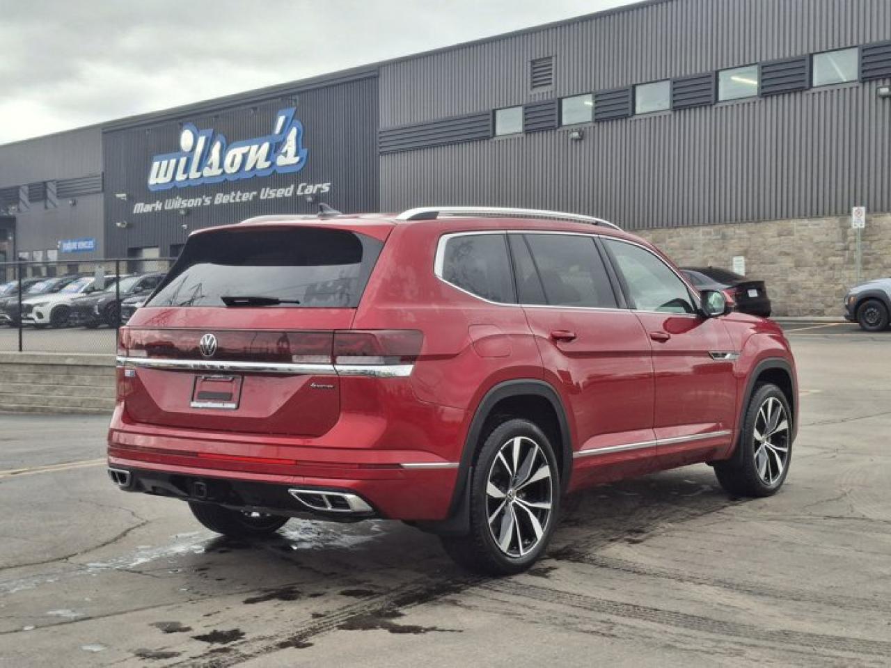 2024 Volkswagen Atlas Execline R-Line AWD | Leather | Pano Roof | Nav | 360 Camera | HUD | Adaptive Cruise | and More ! Photo