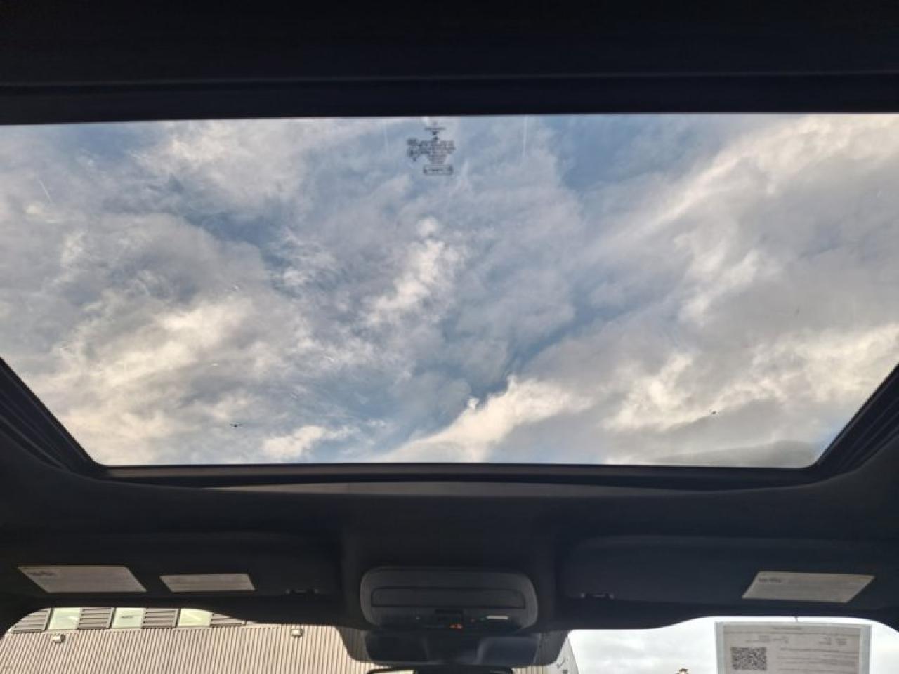 2021 Ford F-150 XLT Crew 4X4 | Sport | FX4 | Pano Roof | Heated Seats | Tow Pkg with Trailer Brake Control and More! Photo