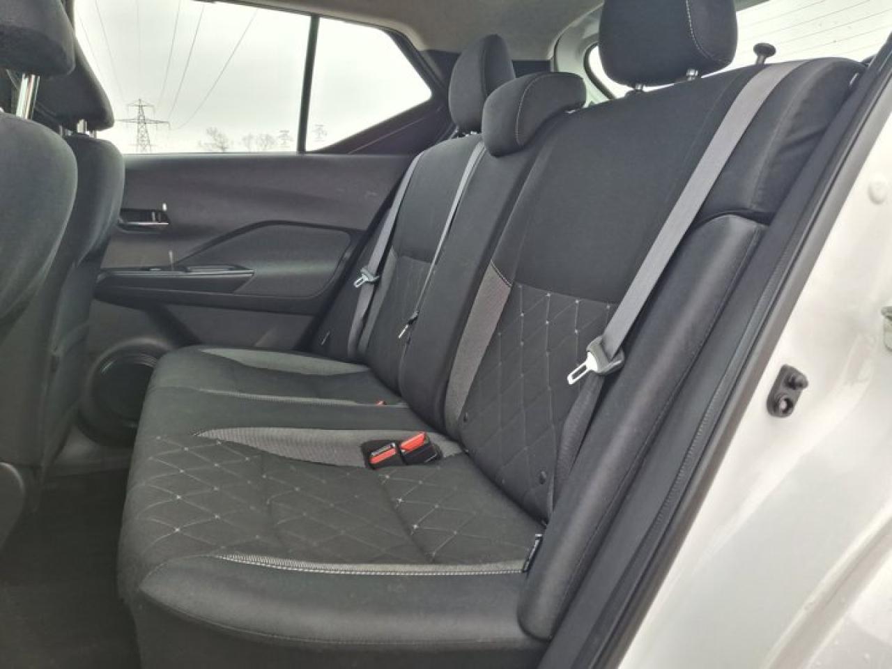 2020 Nissan Kicks SV | CarPlay + Android | Remote Start | Heated Seats | Rear Camera | Alloy Wheels and More ! Photo