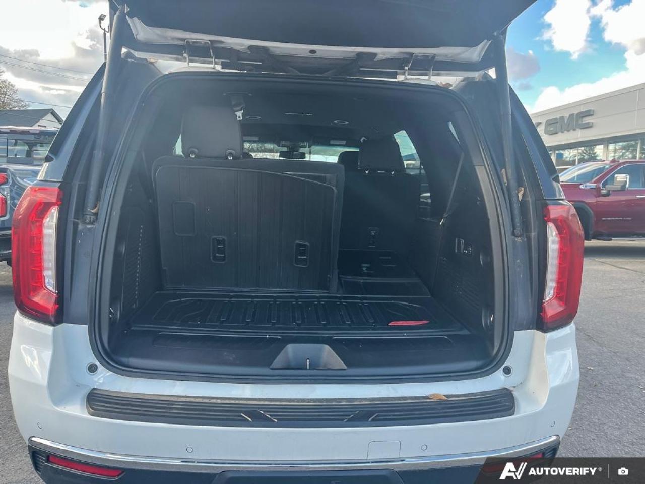 2021 GMC Yukon SLT  - Leather Seats -  Cooled Seats Photo
