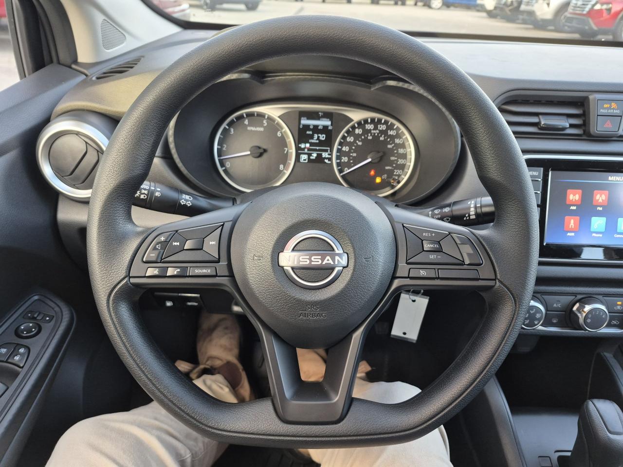 2025 Nissan Versa S Photo7