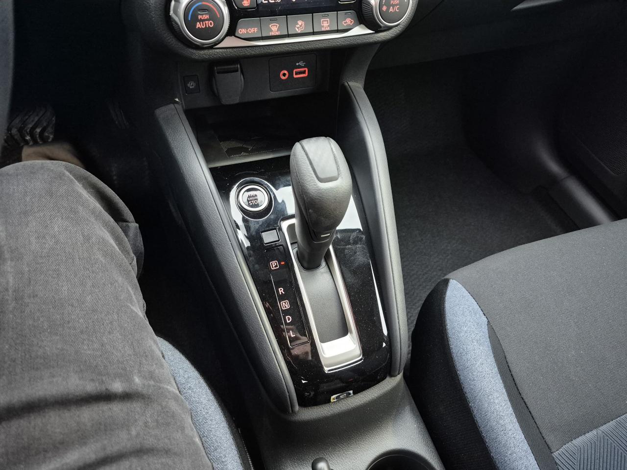 2025 Nissan Versa SV Photo9