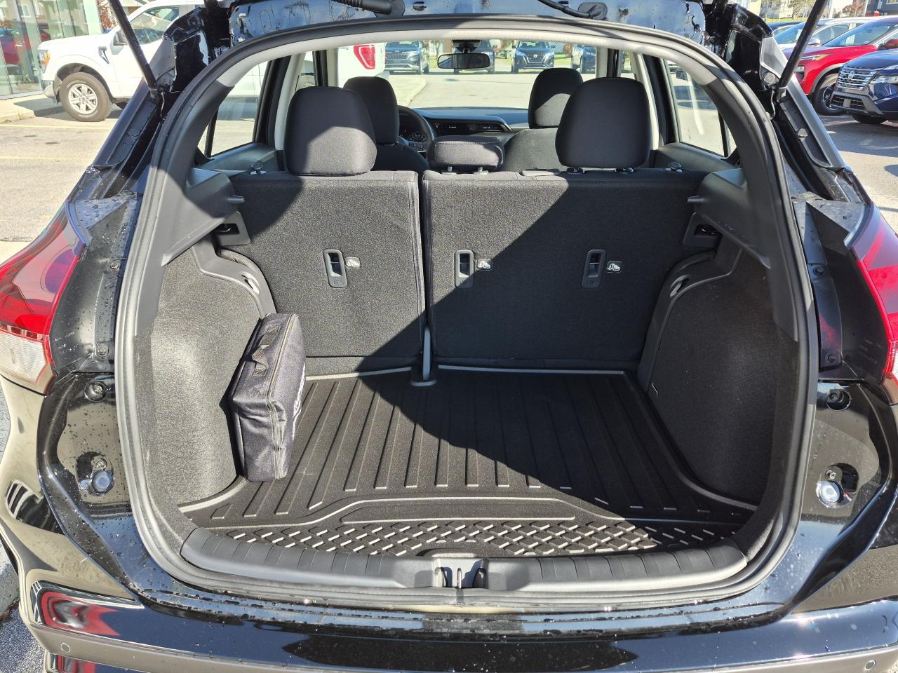 2025 Nissan Kicks Play SV FWD Photo28