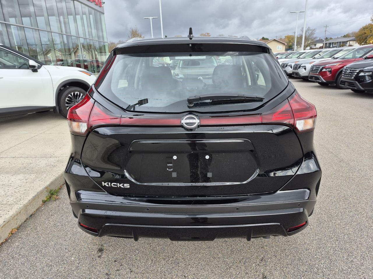 2025 Nissan Kicks Play SV FWD Photo4