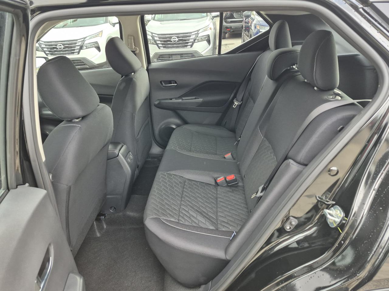 2025 Nissan Kicks Play SV FWD Photo11