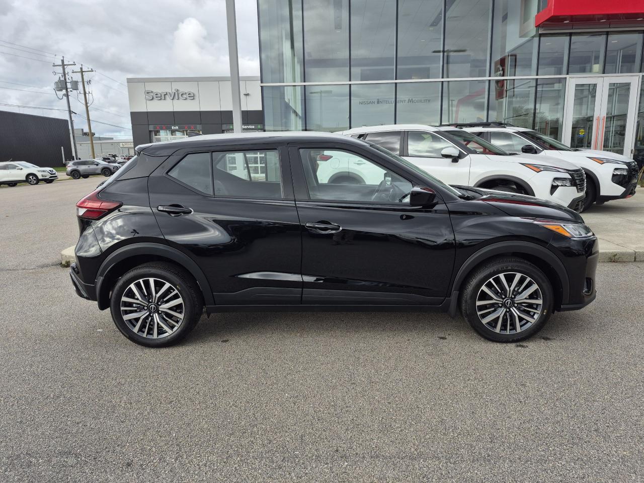 2025 Nissan Kicks Play SV FWD Photo5