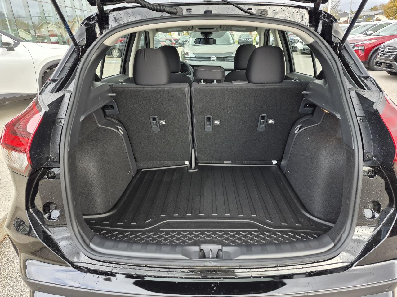 2025 Nissan Kicks Play SV FWD Photo28