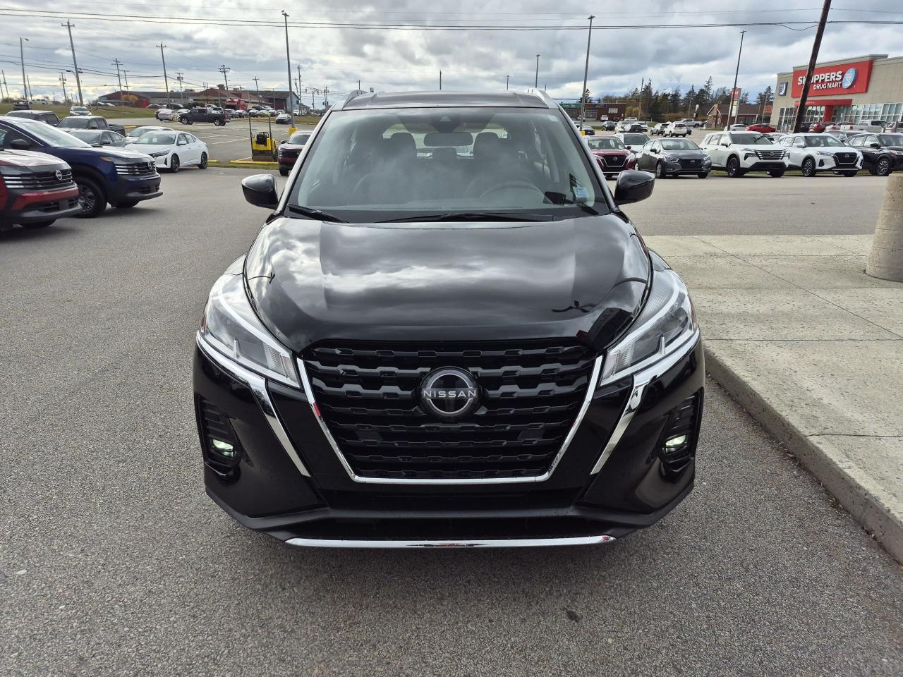 2025 Nissan Kicks Play SV FWD Photo2