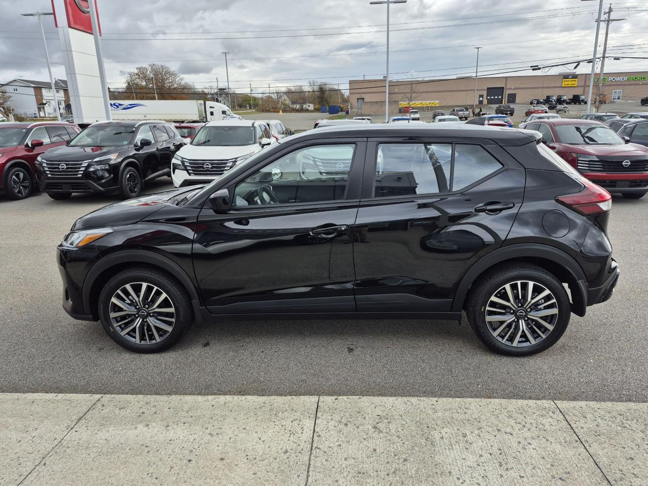 2025 Nissan Kicks Play SV FWD Photo18