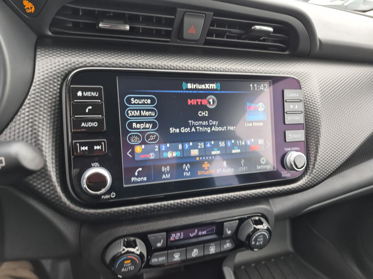 2025 Nissan Kicks Play SV FWD Photo9