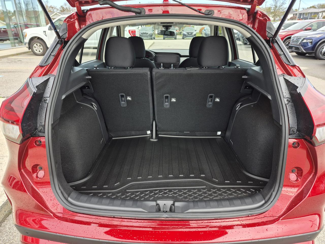 2025 Nissan Kicks Play SV FWD Photo13