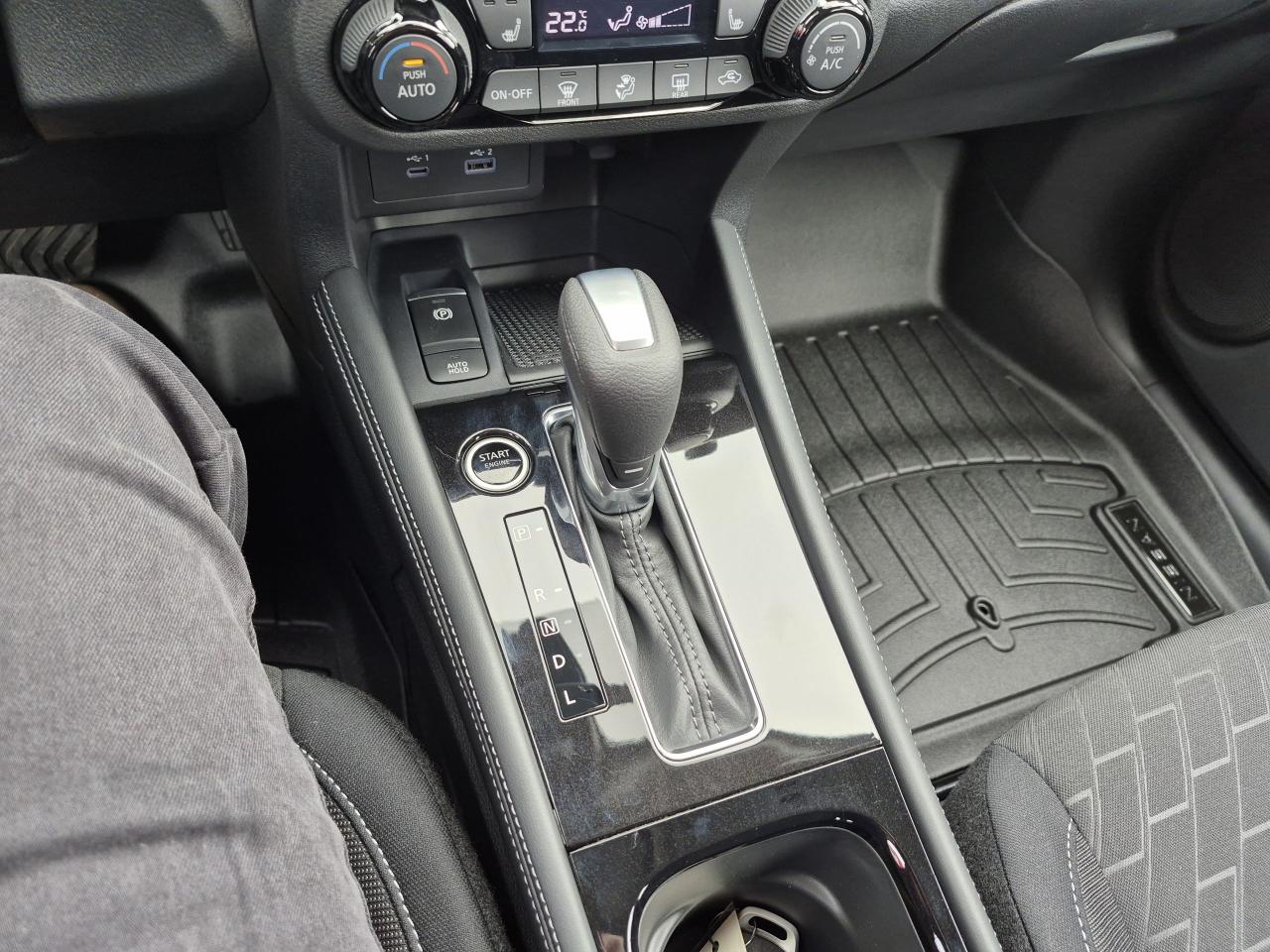 2025 Nissan Kicks Play SV FWD Photo10