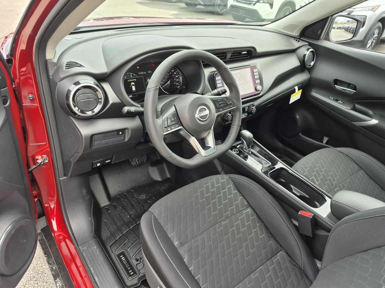 2025 Nissan Kicks Play SV FWD Photo6