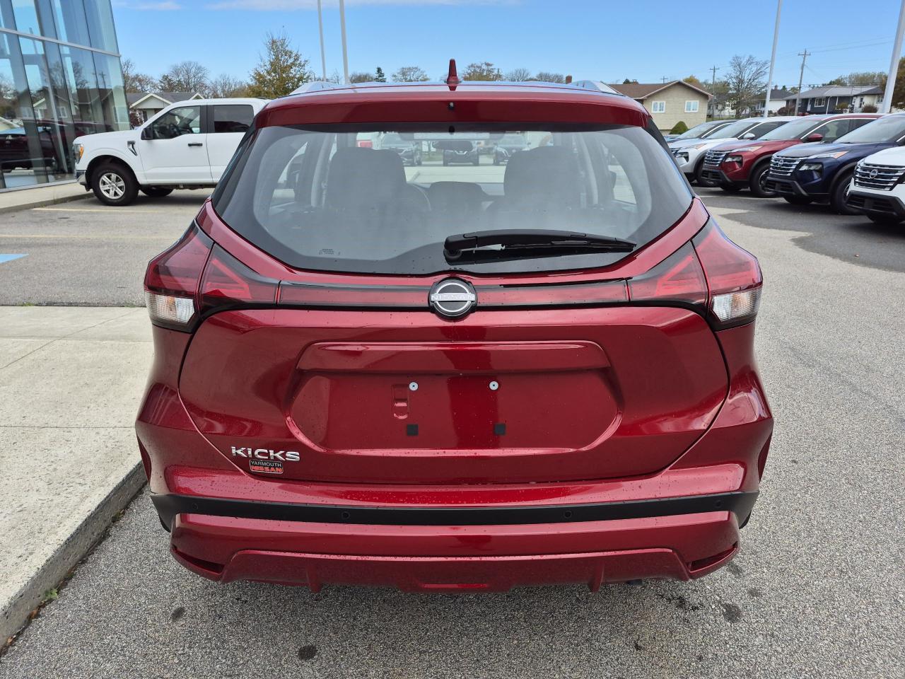 2025 Nissan Kicks Play SV FWD Photo4