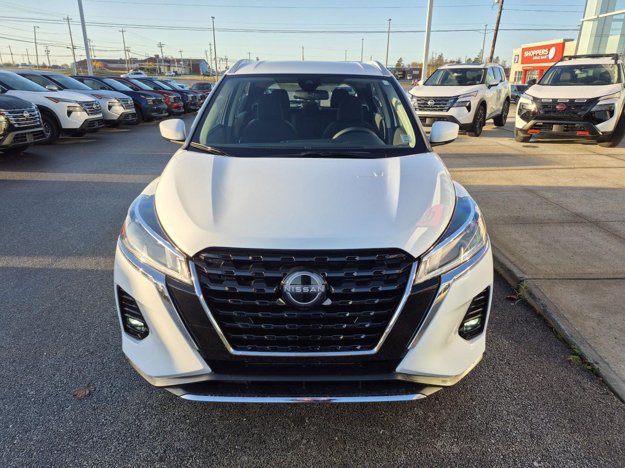 2025 Nissan Kicks Play SV FWD Photo2