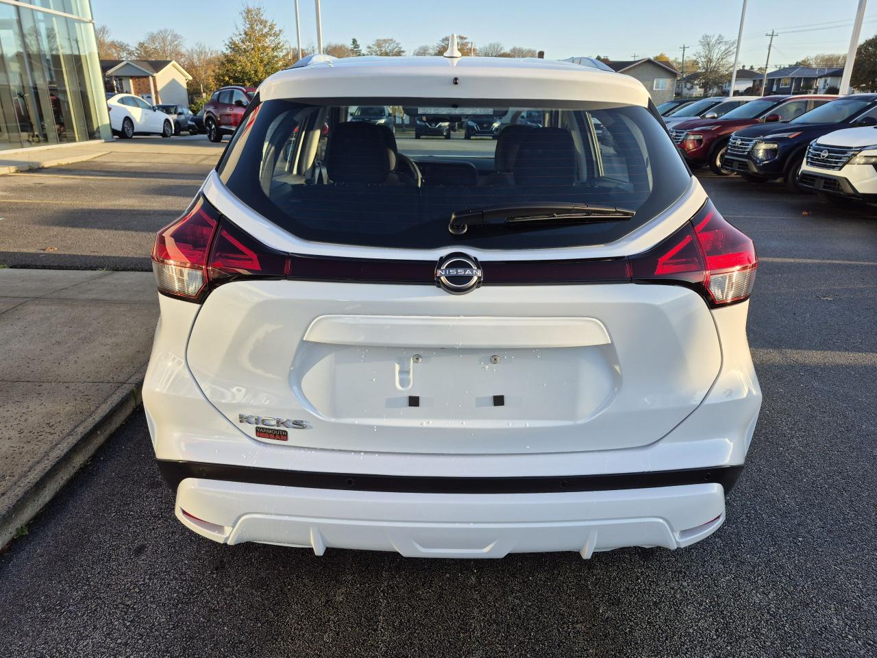 2025 Nissan Kicks Play SV FWD Photo4