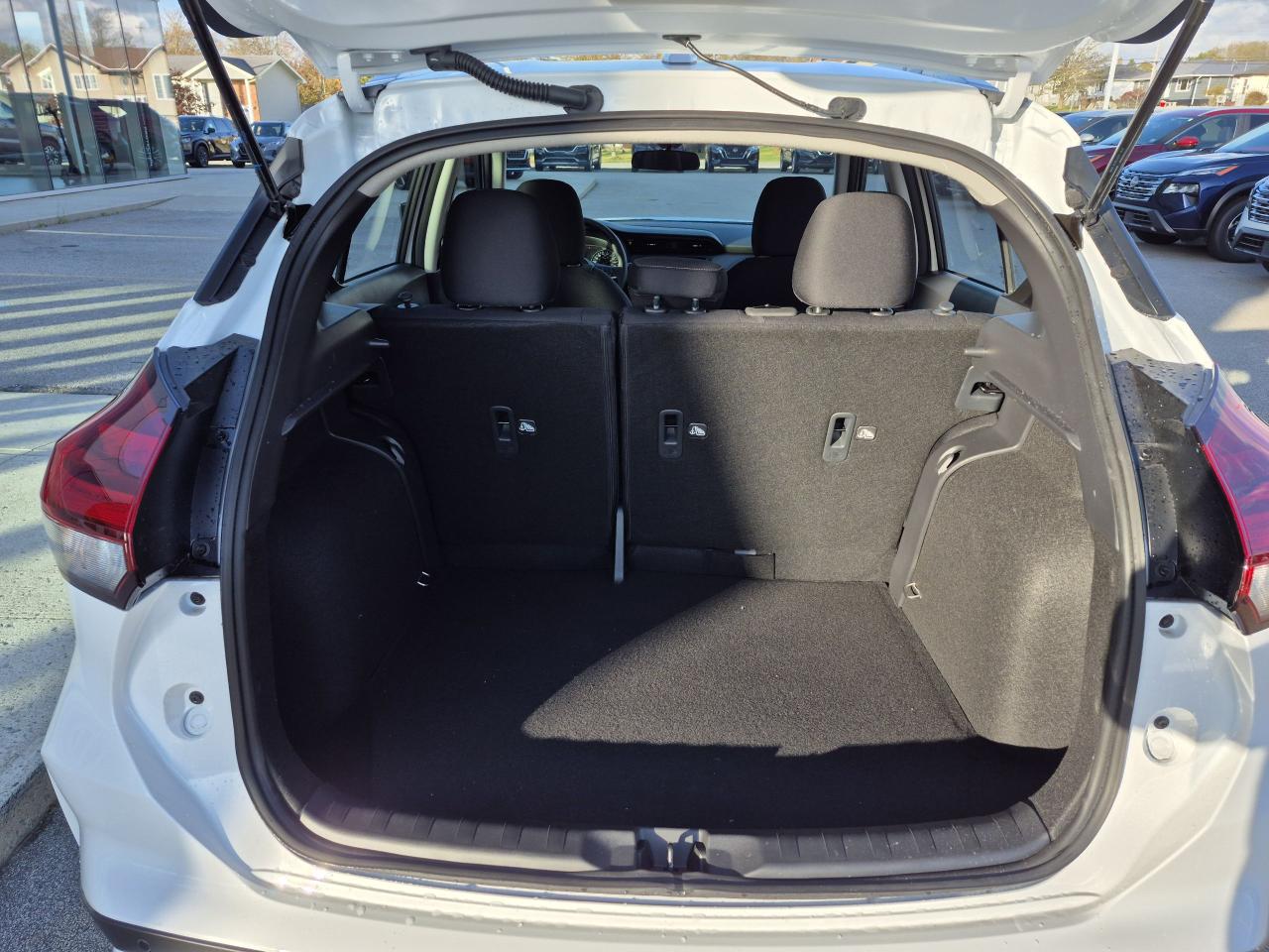 2025 Nissan Kicks Play SV FWD Photo13