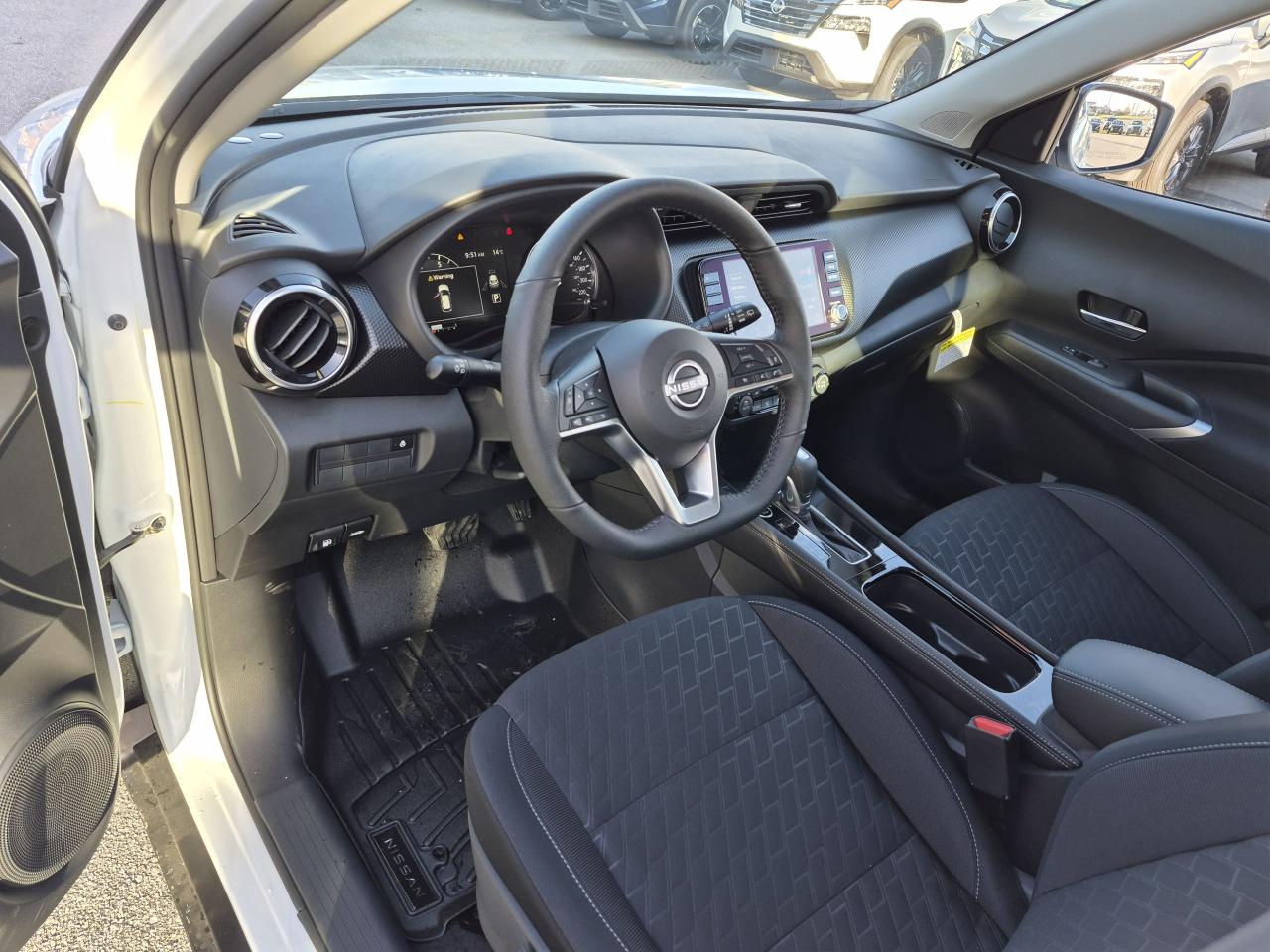 2025 Nissan Kicks Play SV FWD Photo6