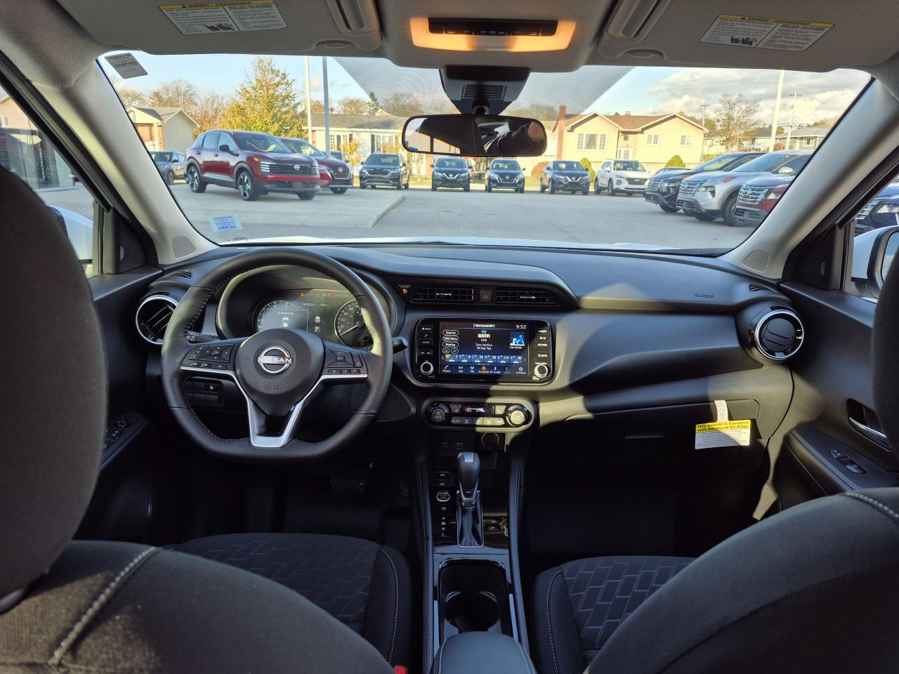 2025 Nissan Kicks Play SV FWD Photo12