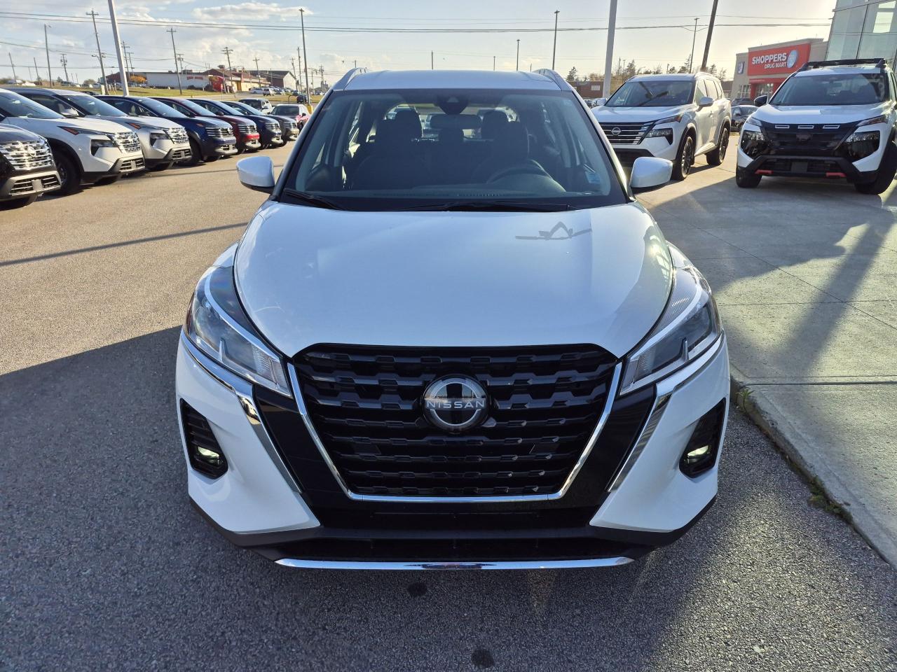 2025 Nissan Kicks Play SV FWD Photo2