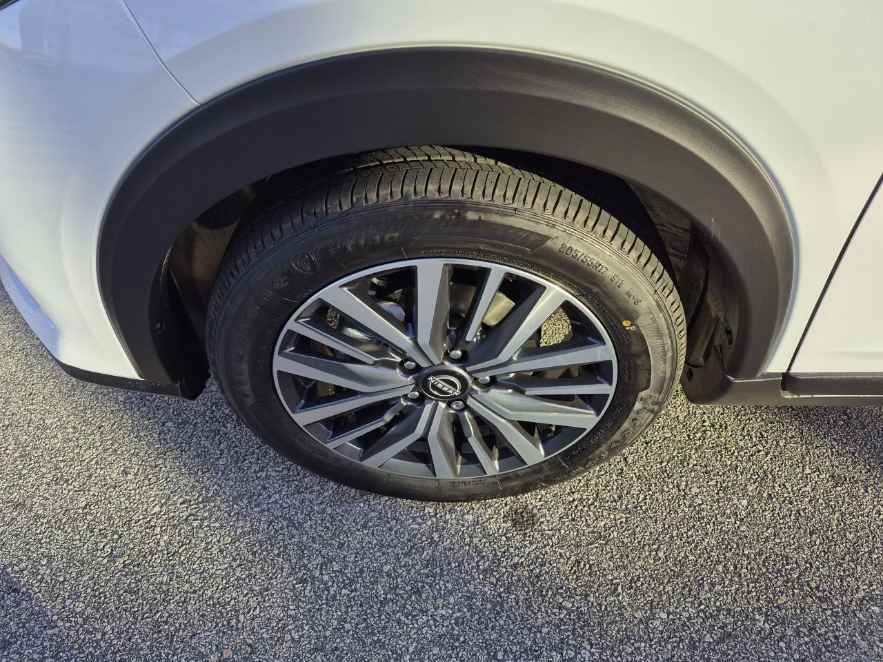 2025 Nissan Kicks Play SV FWD Photo14