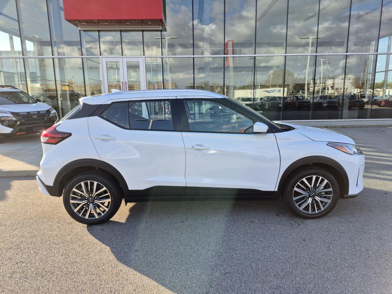 2025 Nissan Kicks Play SV FWD Photo5