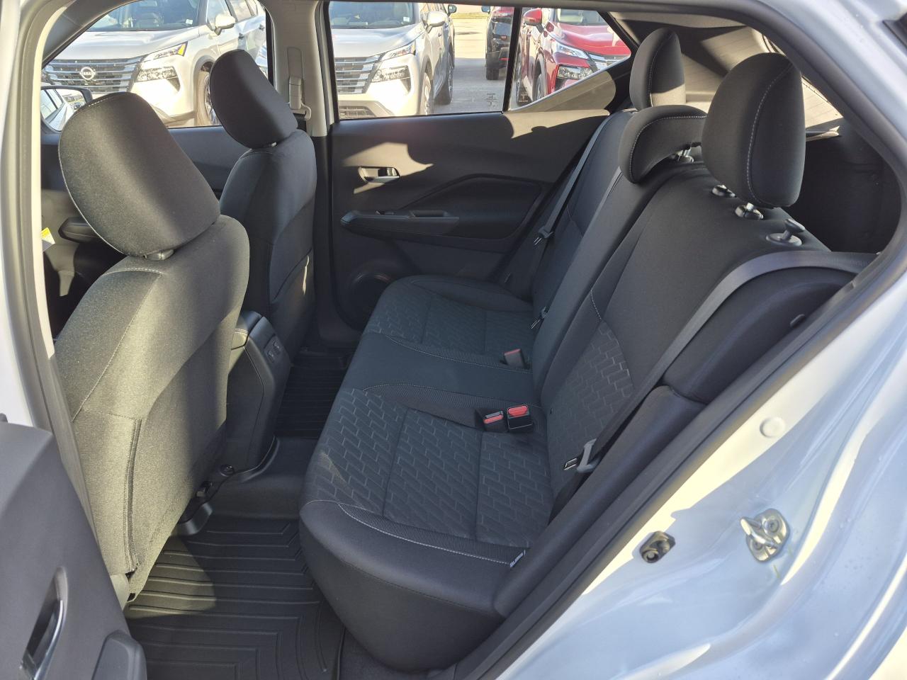 2025 Nissan Kicks Play SV FWD Photo11