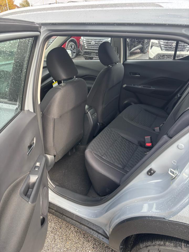 2025 Nissan Kicks Play SV FWD Photo27
