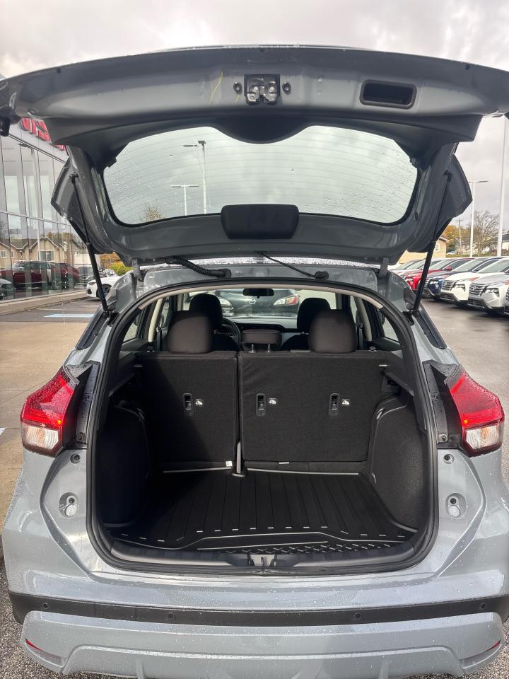2025 Nissan Kicks Play SV FWD Photo20