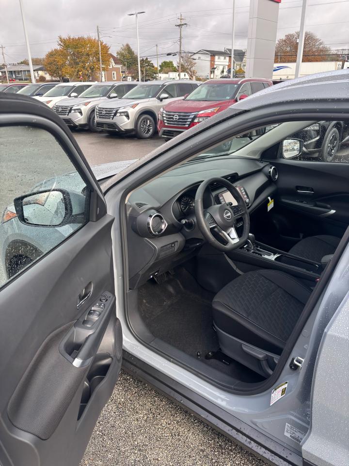 2025 Nissan Kicks Play SV FWD Photo21