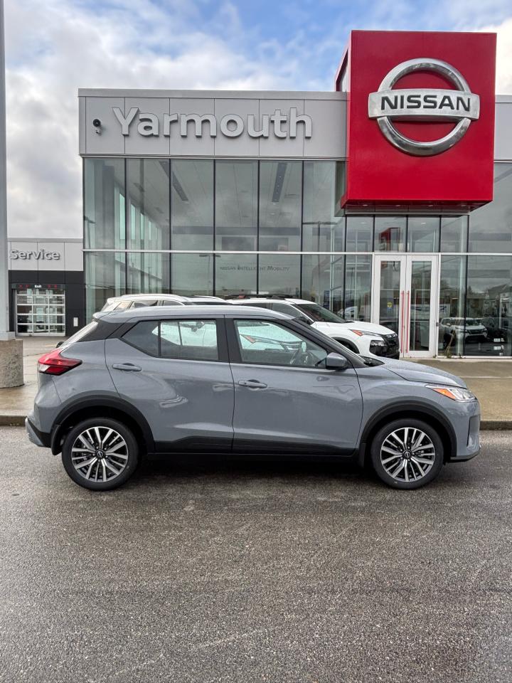 2025 Nissan Kicks Play SV FWD Photo17