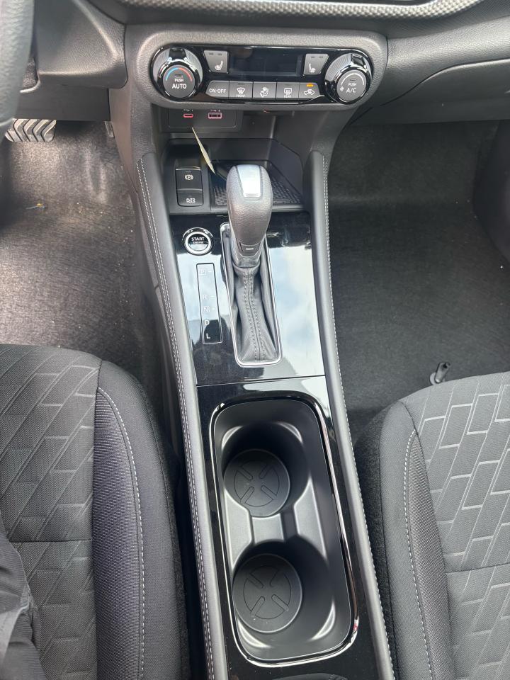 2025 Nissan Kicks Play SV FWD Photo23