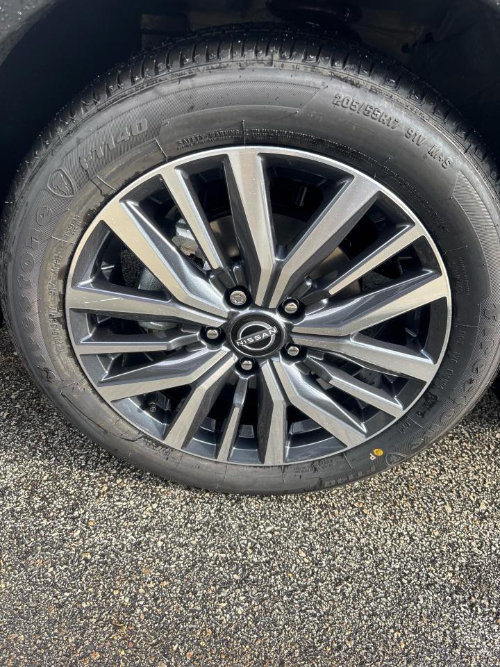 2025 Nissan Kicks Play SV FWD Photo26