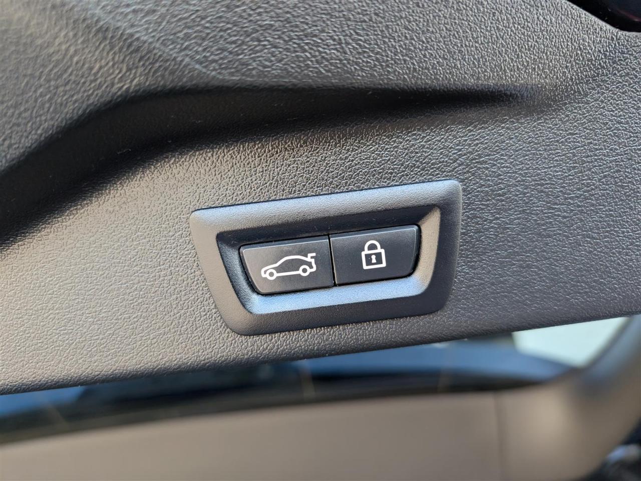 2021 BMW X5 xDrive40i - NAVI - PANO ROOF - TECH FEATS Photo