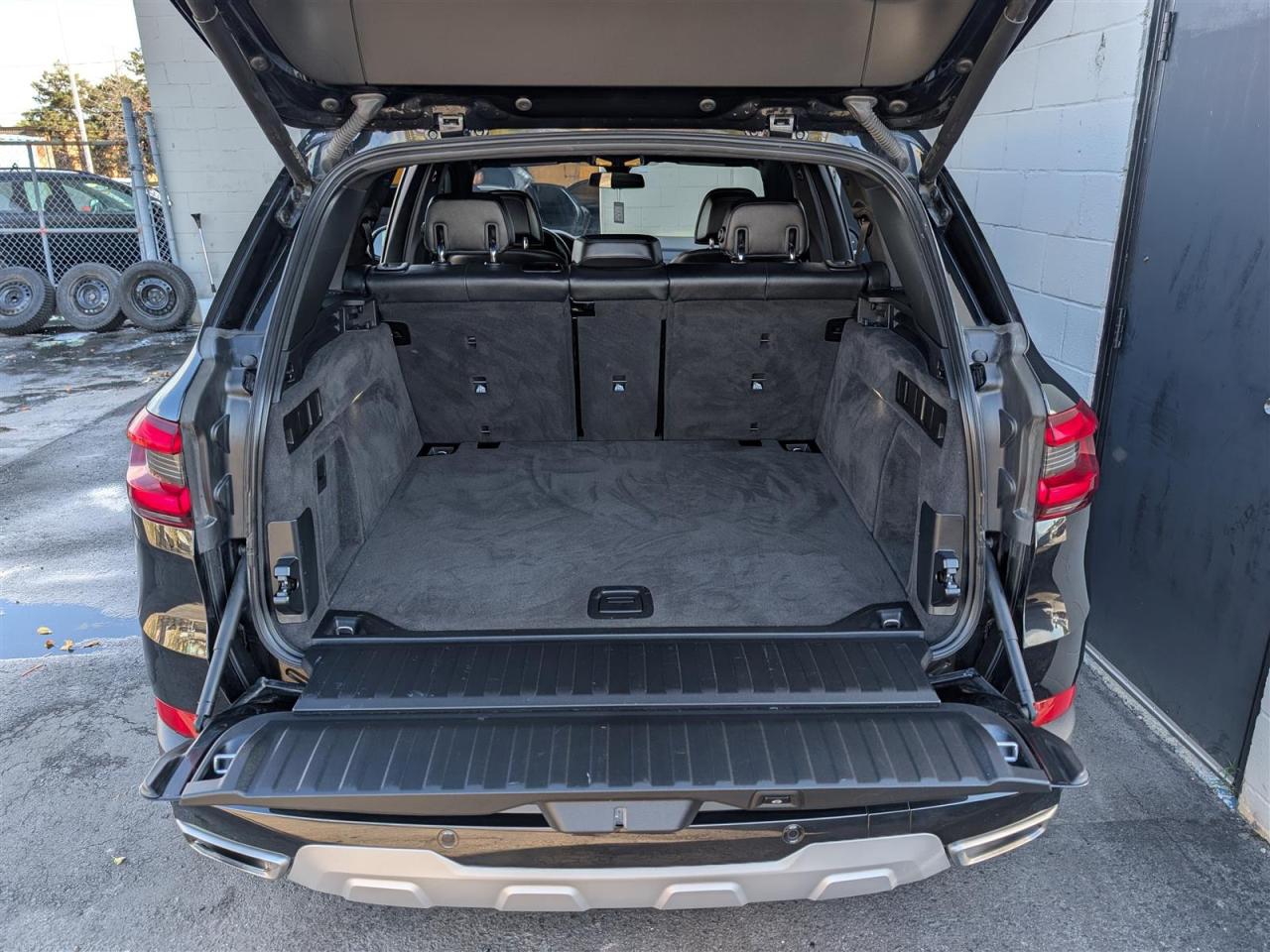 2021 BMW X5 xDrive40i - NAVI - PANO ROOF - TECH FEATS Photo