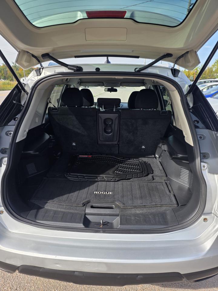 2015 Nissan Rogue Only 133km for $10800 - Photo #7