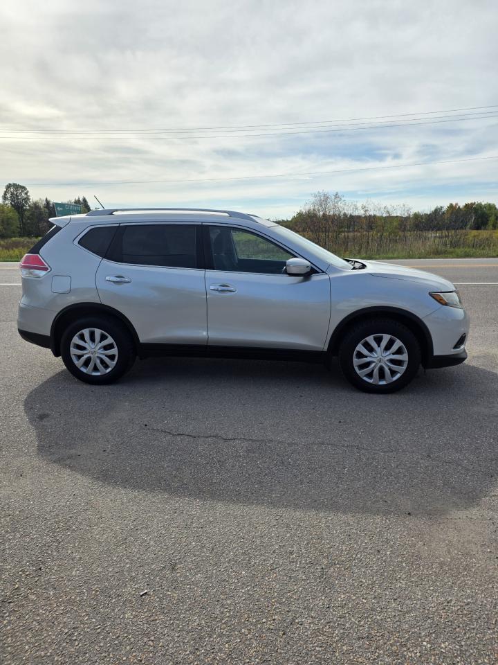 2015 Nissan Rogue Only 133km for $10800 - Photo #2