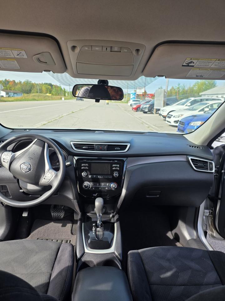 2015 Nissan Rogue Only 133km for $10800 - Photo #12