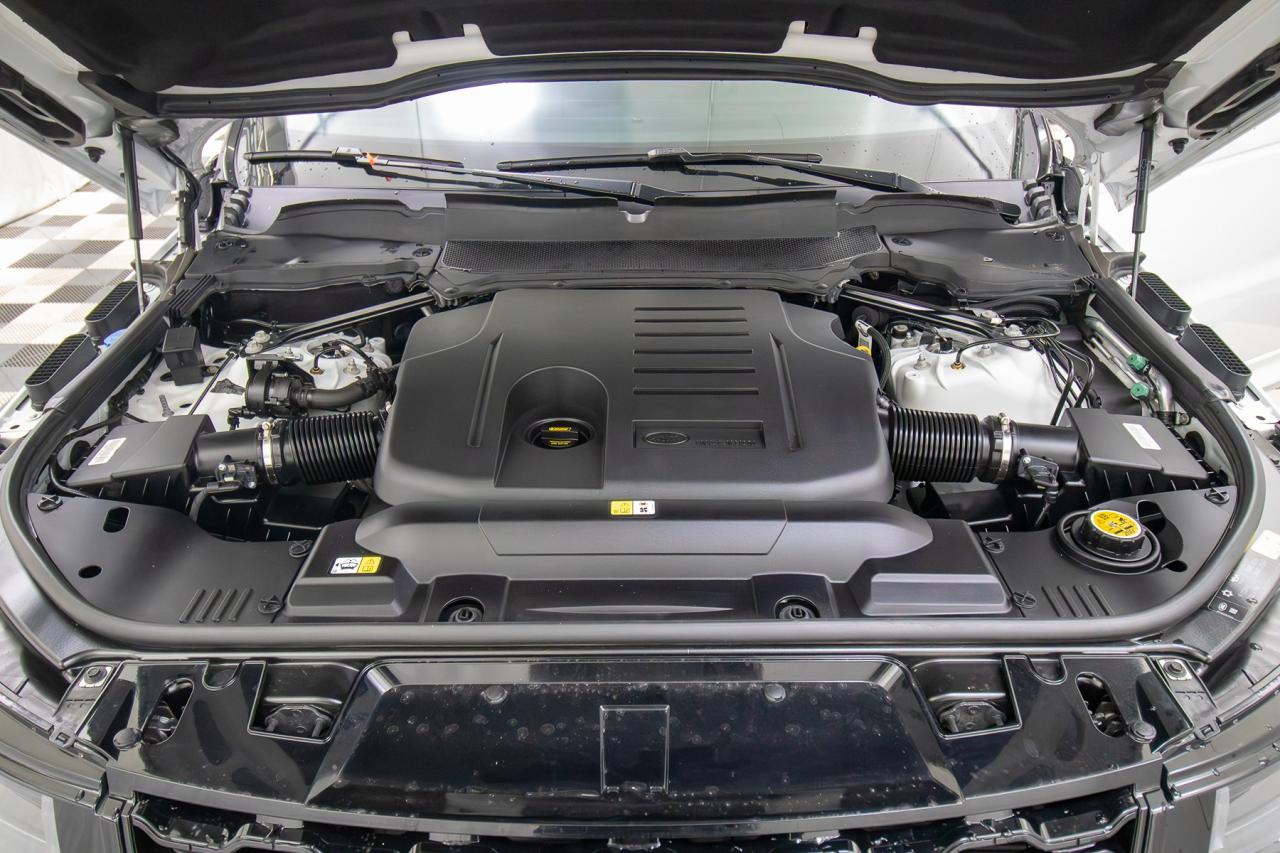 2022 Land Rover Range Rover MHEV HST Photo5