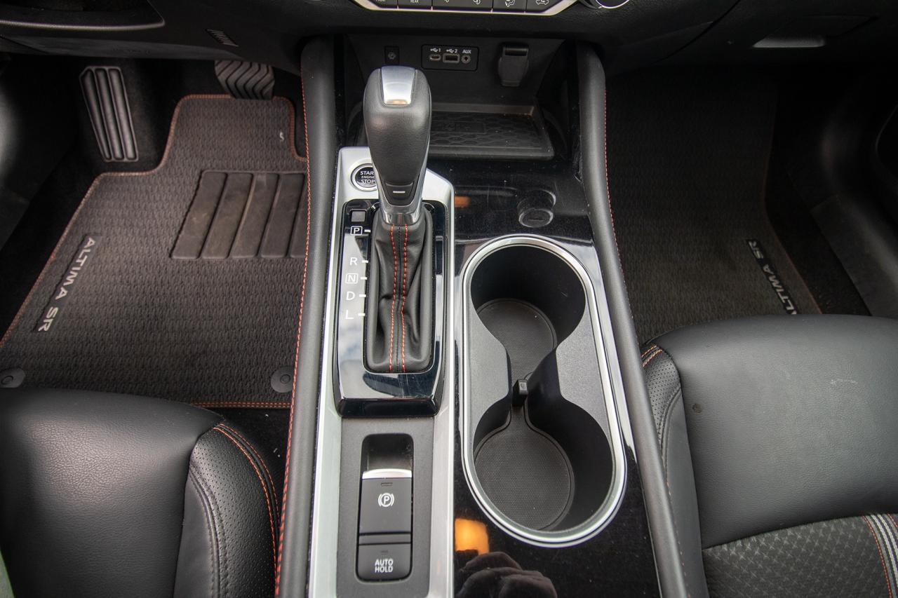 2024 Nissan Altima SR Photo5